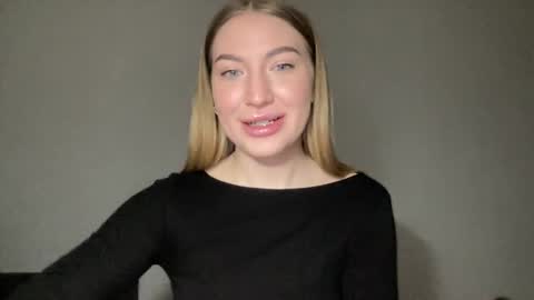 Milana online show from 2, 2, 2025