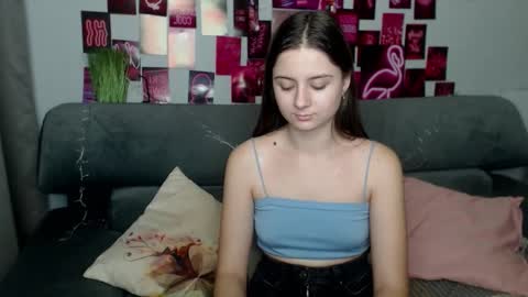 Snapshot of milanaroz chatting on 12, 10, 2025 milanaroz online show from 12, 10, 2025