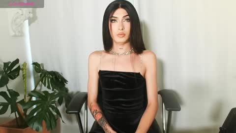 Snapshot of milansantana24 chatting on 8, 2, 2025 MILAN SANTANA online show from 8, 2, 2025