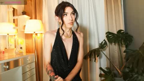 Snapshot of milansantana24 chatting on 11, 11, 2025 MILAN SANTANA online show from 11, 11, 2025