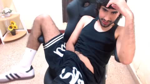 Snapshot of milanzaire chatting on 5, 12, 2024 milanzaire online show from 5, 12, 2024