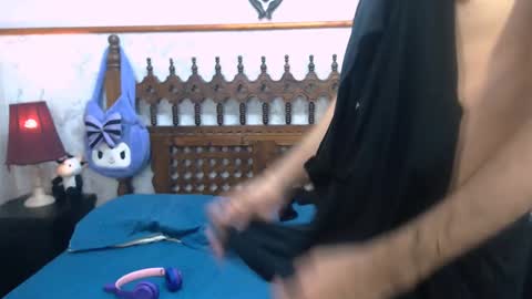 Snapshot of milanzaire chatting on 2, 3, 2025 milanzaire online show from 2, 3, 2025