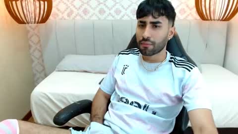 Snapshot of milanzaire chatting on 8, 9, 2025 milanzaire online show from 8, 9, 2025