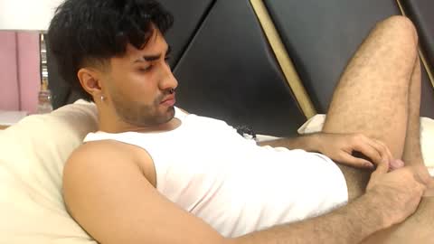 Snapshot of milanzaire chatting on 9, 10, 2025 milanzaire online show from 9, 10, 2025