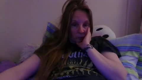 Snapshot of milastoned chatting on 18, 4, 2026 Mila online show from 18, 4, 2026