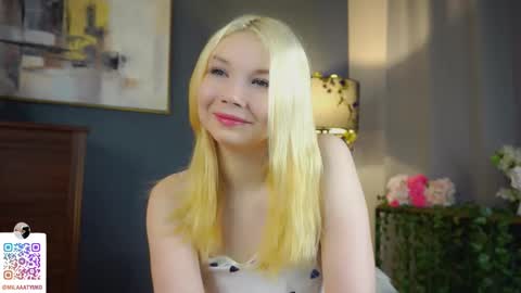 Snapshot of mildredbain chatting on 2, 3, 2025 Mila online show from 2, 3, 2025