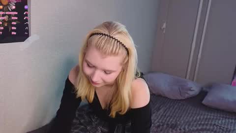 Snapshot of mildredbain chatting on 17, 9, 2025 Mila online show from 17, 9, 2025
