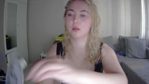 Milena new nonude shy blonde natural online show from 22, 5, 2026