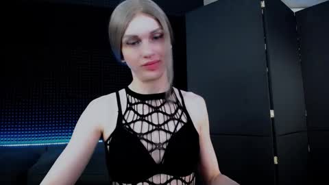 Milena Hardy online show from 2, 10, 2025