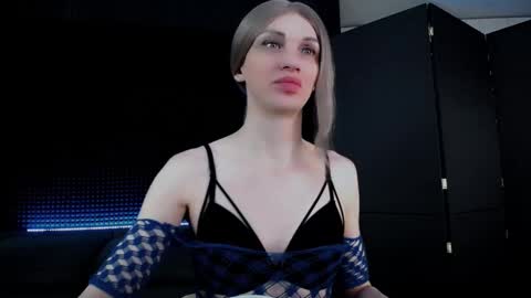 Milena Hardy online show from 3, 10, 2025