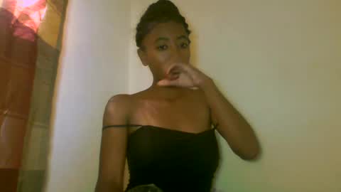 Snapshot of milennah chatting on 24, 5, 2026 milennah online show from 24, 5, 2026
