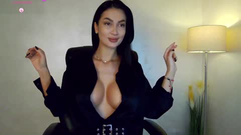 Snapshot of miley_me chatting on 12, 12, 2024 M online show from 12, 12, 2024