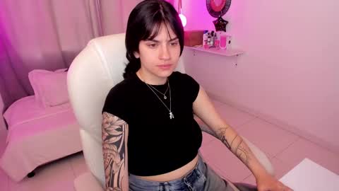 Snapshot of mileyberry chatting on 19, 9, 2025 IEY EY online show from 19, 9, 2025