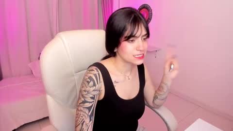 Snapshot of mileyberry chatting on 19, 10, 2025 IEY EY online show from 19, 10, 2025