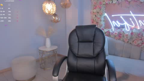 Snapshot of mileycruz_ chatting on 2, 12, 2024 Miley Cruz IG miley model23 online show from 2, 12, 2024