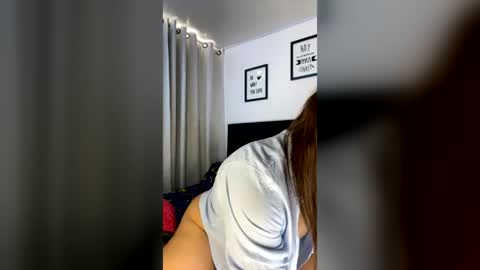 Snapshot of milf__pretty chatting on 21, 7, 2026 Melissa online show from 21, 7, 2026