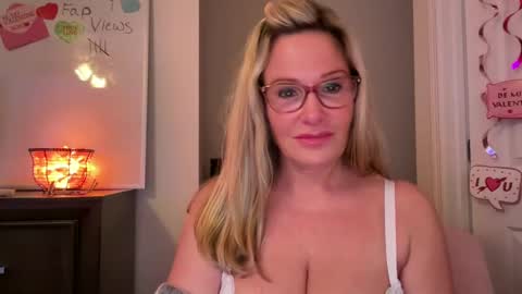 Snapshot of milf_goddess chatting on 9, 2, 2025 MIlf Goddess online show from 9, 2, 2025