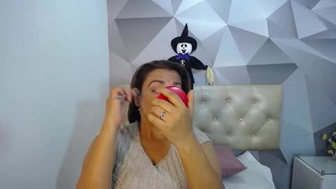 milf_hugeboobs online show from 29, 10, 2025