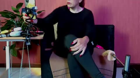 Snapshot of milf_sikiu chatting on 9, 6, 2026 milf sikiu online show from 9, 6, 2026
