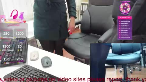 Snapshot of milf_viktoria chatting on 19, 11, 2025 Viktoria online show from 19, 11, 2025