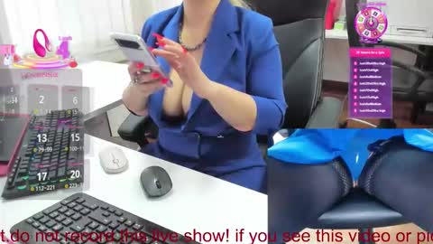 Snapshot of milf_viktoria chatting on 27, 11, 2025 Viktoria online show from 27, 11, 2025