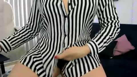 Snapshot of milfashley chatting on 4, 1, 2025 ASHLEY online show from 4, 1, 2025