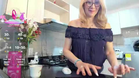 Snapshot of milfashley chatting on 12, 2, 2025 ASHLEY online show from 12, 2, 2025