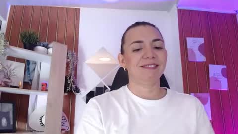 Snapshot of milfsecret69 chatting on 26, 7, 2026 Sara online show from 26, 7, 2026