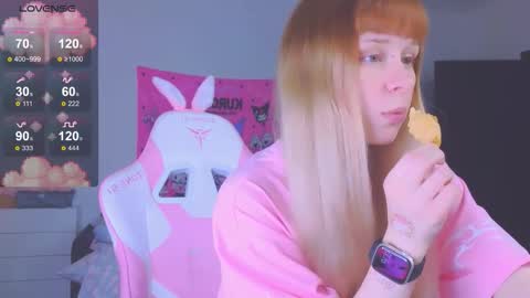 Snapshot of miliameow chatting on 6, 11, 2025 Milia online show from 6, 11, 2025