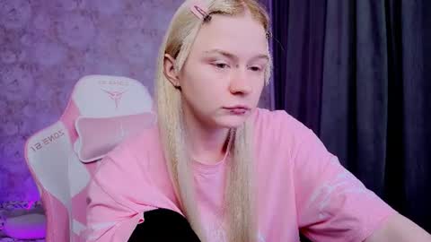 Snapshot of miliameow chatting on 17, 7, 2026 Milia online show from 17, 7, 2026