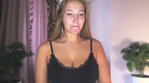 milk_bunny_ online show from 19, 12, 2025