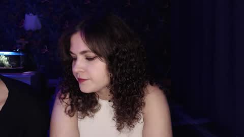 Snapshot of milk_slice chatting on 11, 10, 2025 Stella and Neo online show from 11, 10, 2025