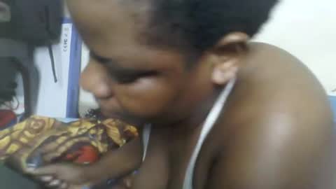 Snapshot of milk_titz chatting on 18, 12, 2024 kinwity online show from 18, 12, 2024