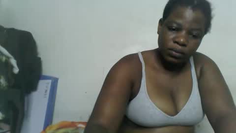 Snapshot of milk_titz chatting on 19, 12, 2024 kinwity online show from 19, 12, 2024