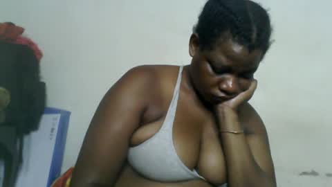 Snapshot of milk_titz chatting on 19, 12, 2024 kinwity online show from 19, 12, 2024