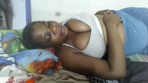 Snapshot of milk_titz chatting on 19, 12, 2024 kinwity online show from 19, 12, 2024