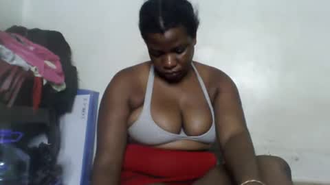 Snapshot of milk_titz chatting on 20, 12, 2024 kinwity online show from 20, 12, 2024
