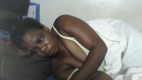 Snapshot of milk_titz chatting on 21, 12, 2024 kinwity online show from 21, 12, 2024