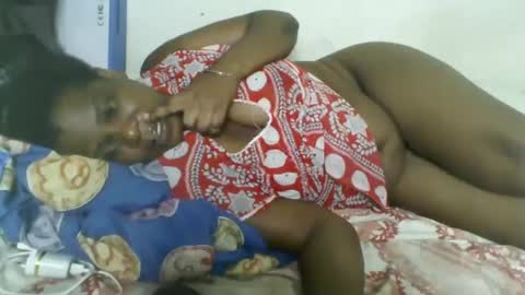 Snapshot of milk_titz chatting on 23, 12, 2024 kinwity online show from 23, 12, 2024