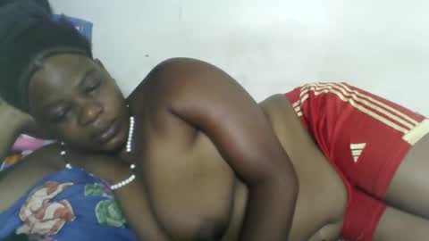 Snapshot of milk_titz chatting on 4, 1, 2025 kinwity online show from 4, 1, 2025