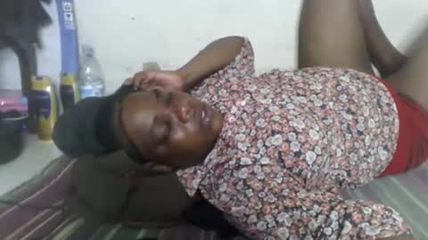 Snapshot of milk_titz chatting on 4, 1, 2025 kinwity online show from 4, 1, 2025