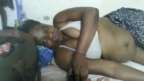 Snapshot of milk_titz chatting on 4, 1, 2025 kinwity online show from 4, 1, 2025