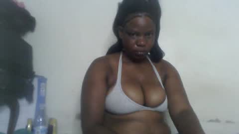 Snapshot of milk_titz chatting on 5, 1, 2025 kinwity online show from 5, 1, 2025