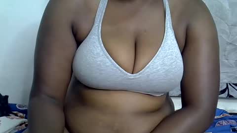 Snapshot of milk_titz chatting on 7, 2, 2025 kinwity online show from 7, 2, 2025