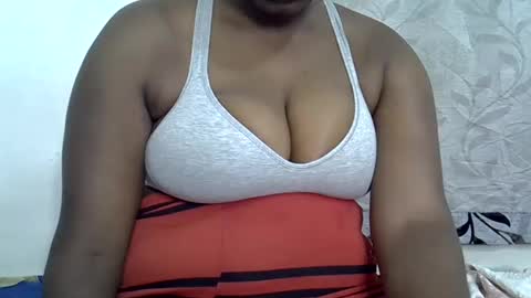 Snapshot of milk_titz chatting on 8, 2, 2025 kinwity online show from 8, 2, 2025