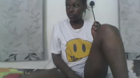 Snapshot of milk_titz chatting on 19, 2, 2025 kinwity online show from 19, 2, 2025