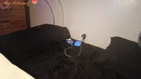 milkedmilf online show from 18, 12, 2025