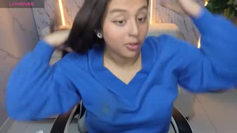 Snapshot of milky_tx chatting on 8, 10, 2025 Online 2200 to 600 online show from 8, 10, 2025