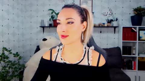 MillaXQueen online show from 14, 11, 2025