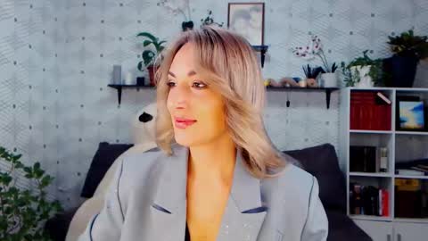 MillaXQueen online show from 25, 11, 2025